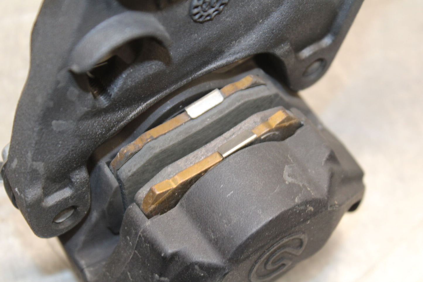 21-24 APRILIA TUONO 660 FACTORY REAR BACK BRAKE CALIPER W MOUNT BRACKET BB733