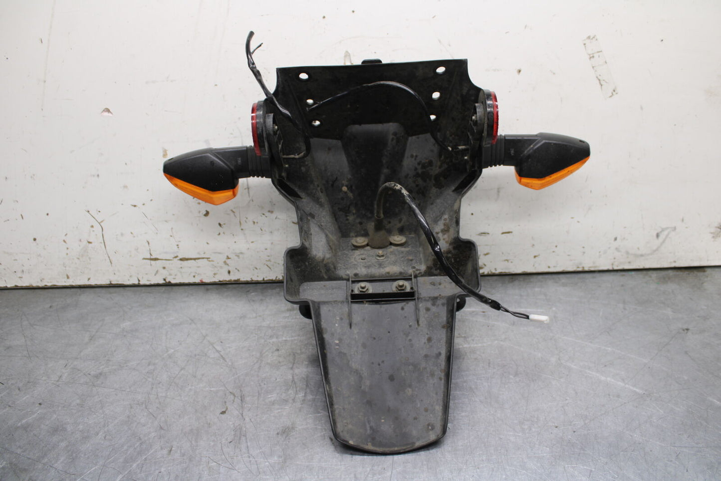 04-05 SUZUKI GSXR600 REAR BACK TURN SIGNALS/ FENDER MUD GUARD BB676