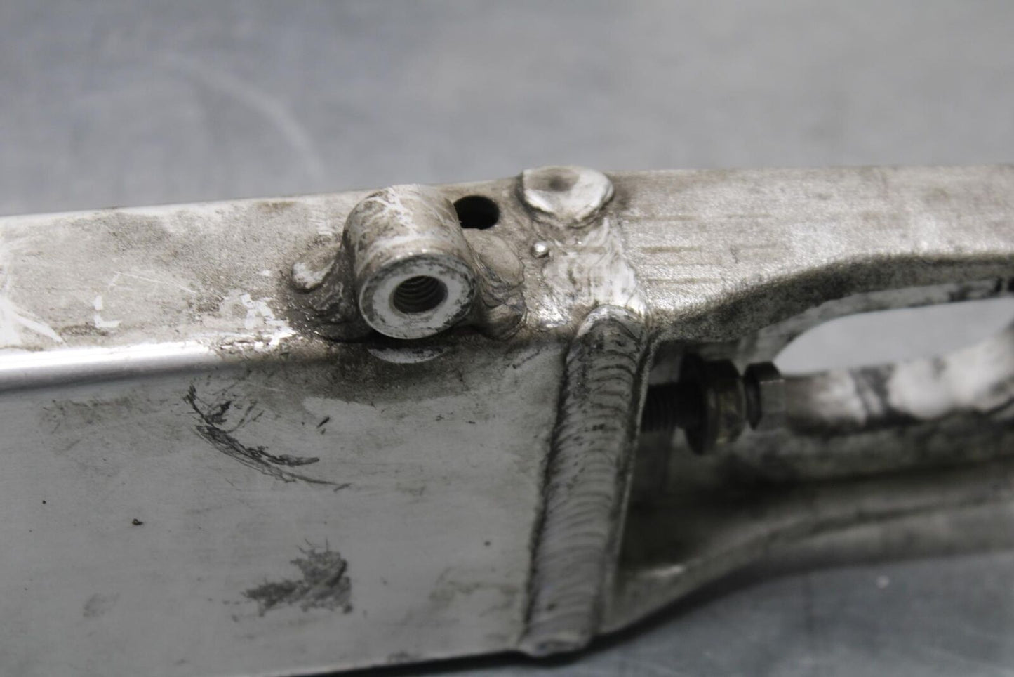 01-03 SUZUKI GSXR600 REAR SWINGARM BACK SUSPENSION SWING ARM BB639