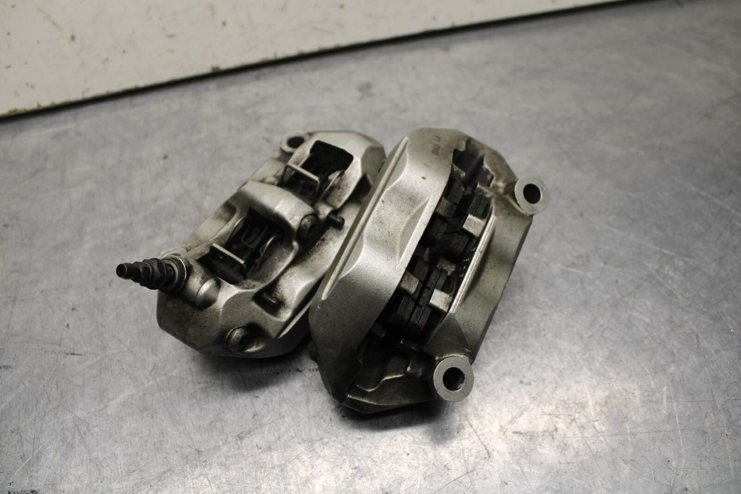 08-11 TRIUMPH SPEED TRIPLE BREMBO FRONT BRAKE CALIPER SET PAIR CALIPERS BB102