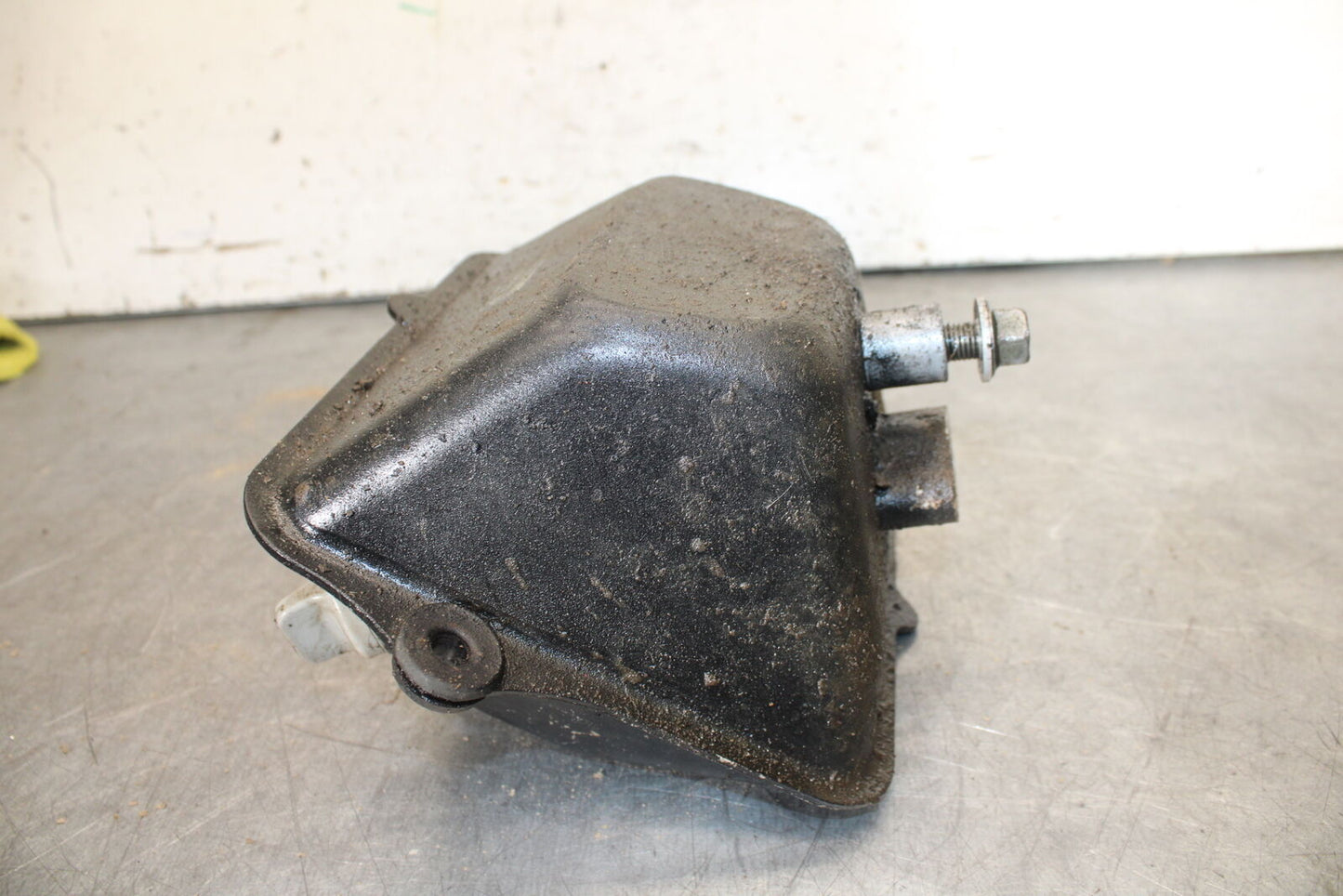 01-05 YAMAHA RAPTOR 660R OIL TANK BOTTLE RESERVOIR 5LP-21750-01-00 BB695