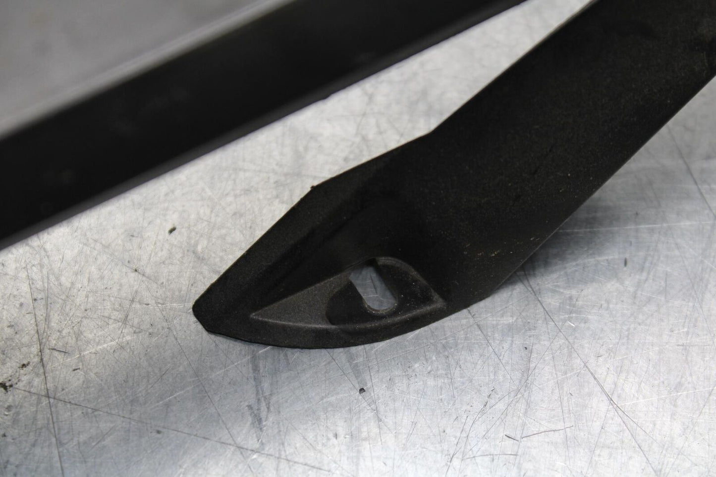07-11 KTM 990 SUPER DUKE REAR BACK WHEEL TIRE HUGGER FENDER BB578