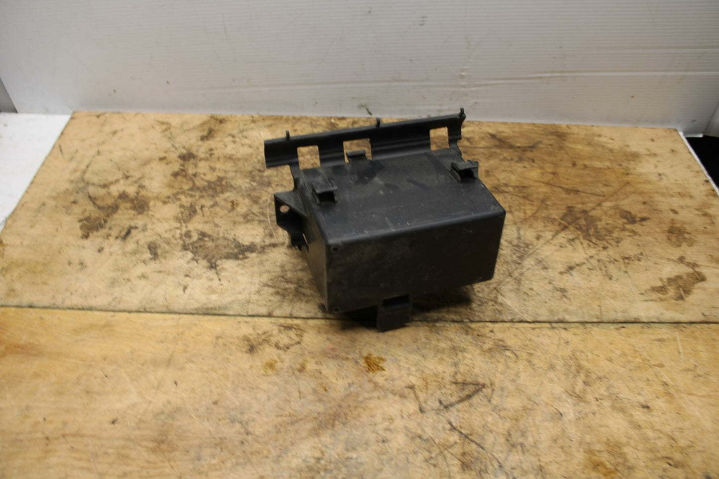 99-03 YAMAHA ROAD STAR XV1600A BATTERY TRAY BOX HOLDER BB344