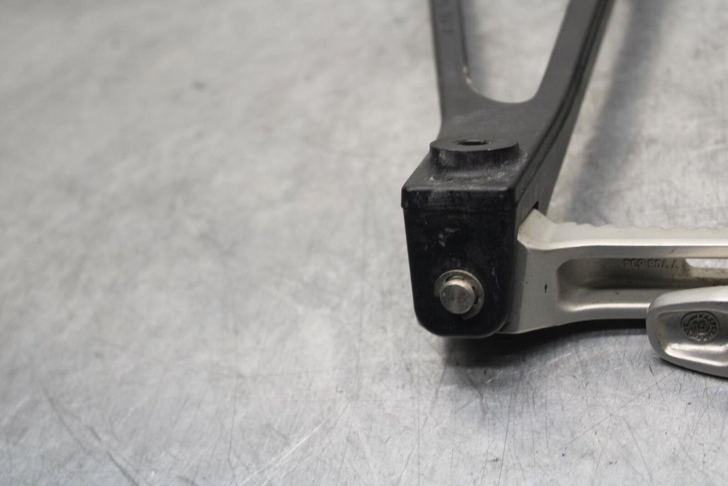2016 BMW S1000R ABS REAR BACK PASSENGER PEG SET PAIR BB604