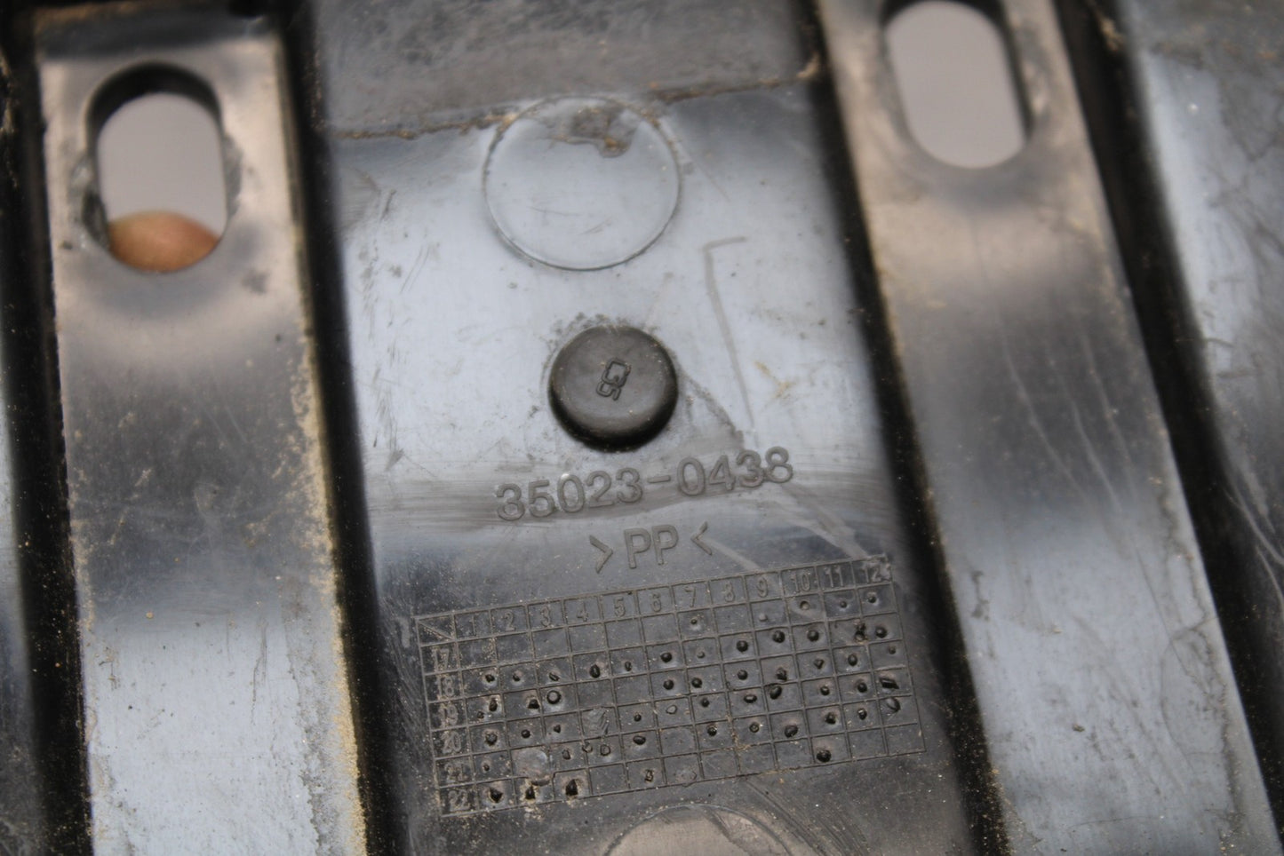 18-23 KAWASAKI NINJA 400 EX400 ABS REAR UNDERTAIL BATTERY TRAY PLASTIC BB192