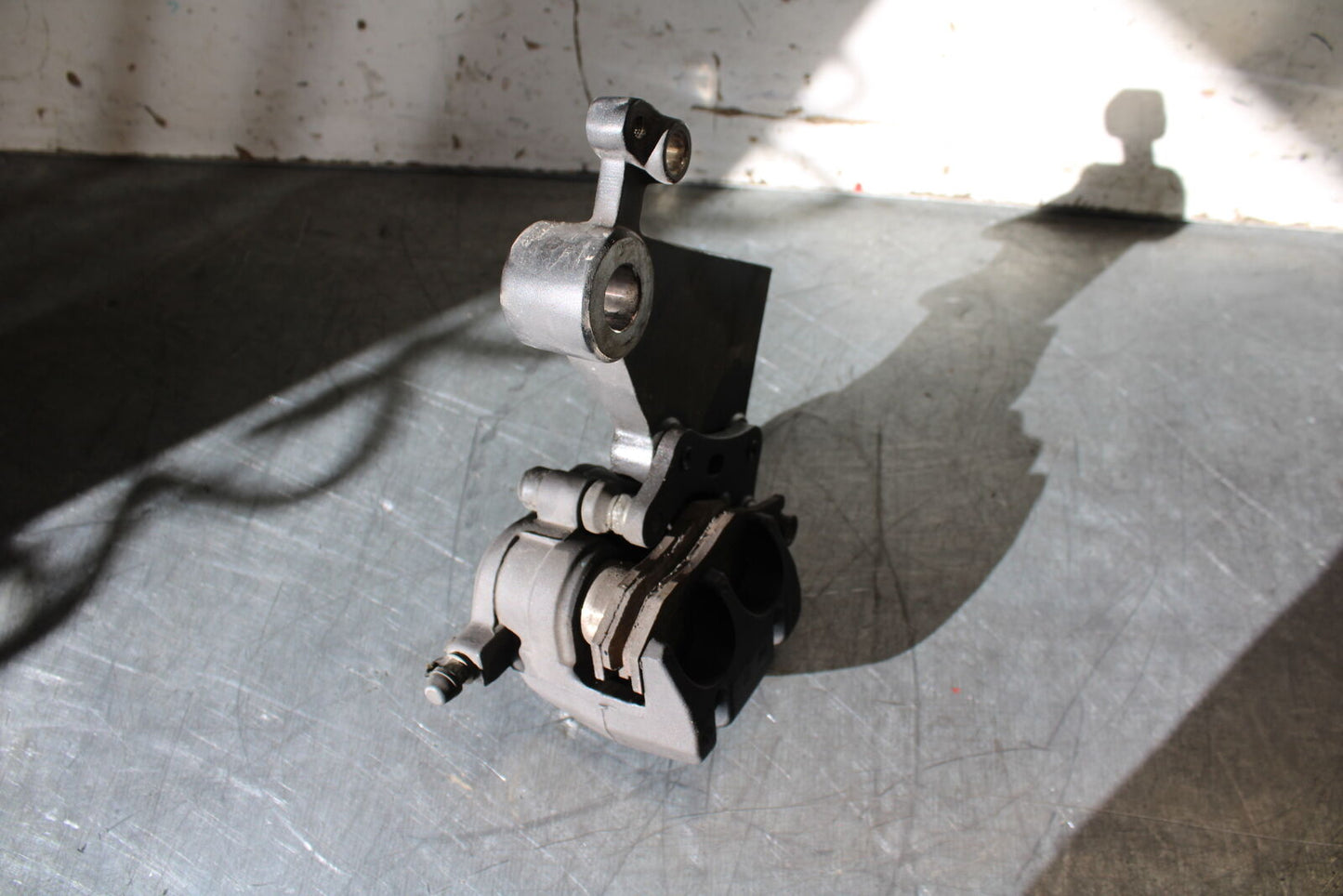 19-22 KAWASAKI Z400 REAR BACK BRAKE CALIPER W MOUNT BRACKET BB708