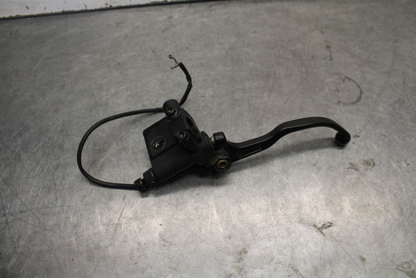 06-07 DUCATI MONSTER 695 FRONT BRAKE MASTER CYLINDER w/ LEVER BB674