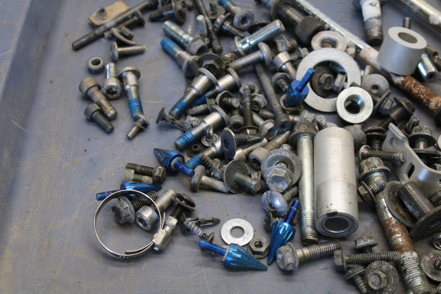 03-07 SUZUKI SV1000S ENGINE MOUNTING BOLTS HARDWARE SCREWS BB657