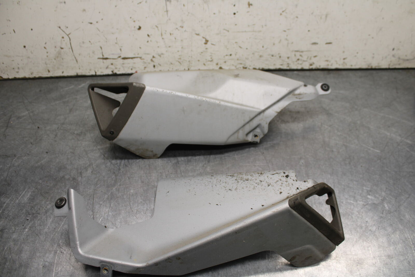 21-24 APRILIA TUONO 660 FACTORY LEFT RIGHT MUFFLER EXHAUST PIPE COVER BB733