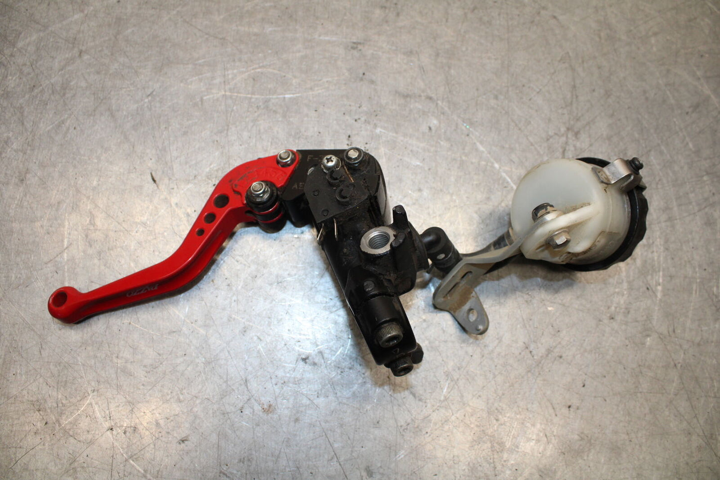 09-11 TRIUMPH DAYTONA 675 FRONT BRAKE MASTER CYLINDER w/ LEVER BB652
