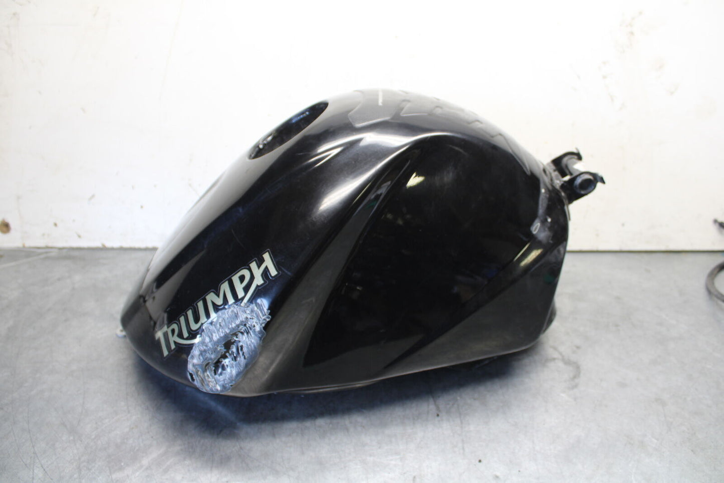 07-08 TRIUMPH DAYTONA 675 GAS TANK FUEL CELL PETROL RESERVOIR T2401091-CM BB685