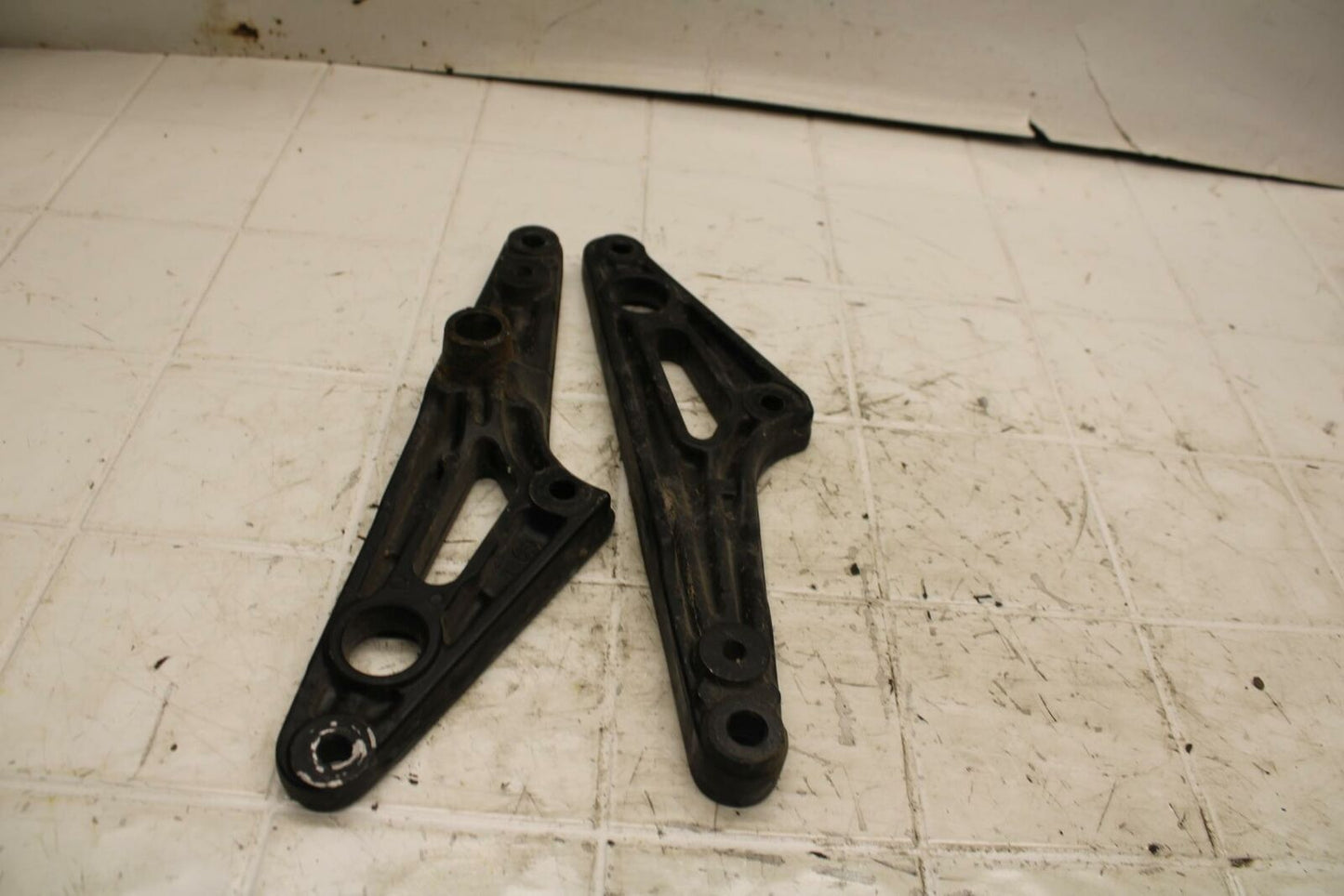 79-81 YAMAHA XS1100S LEFT RIGHT REARSET REAR SET DRIVER PEG BRACKETS BB401