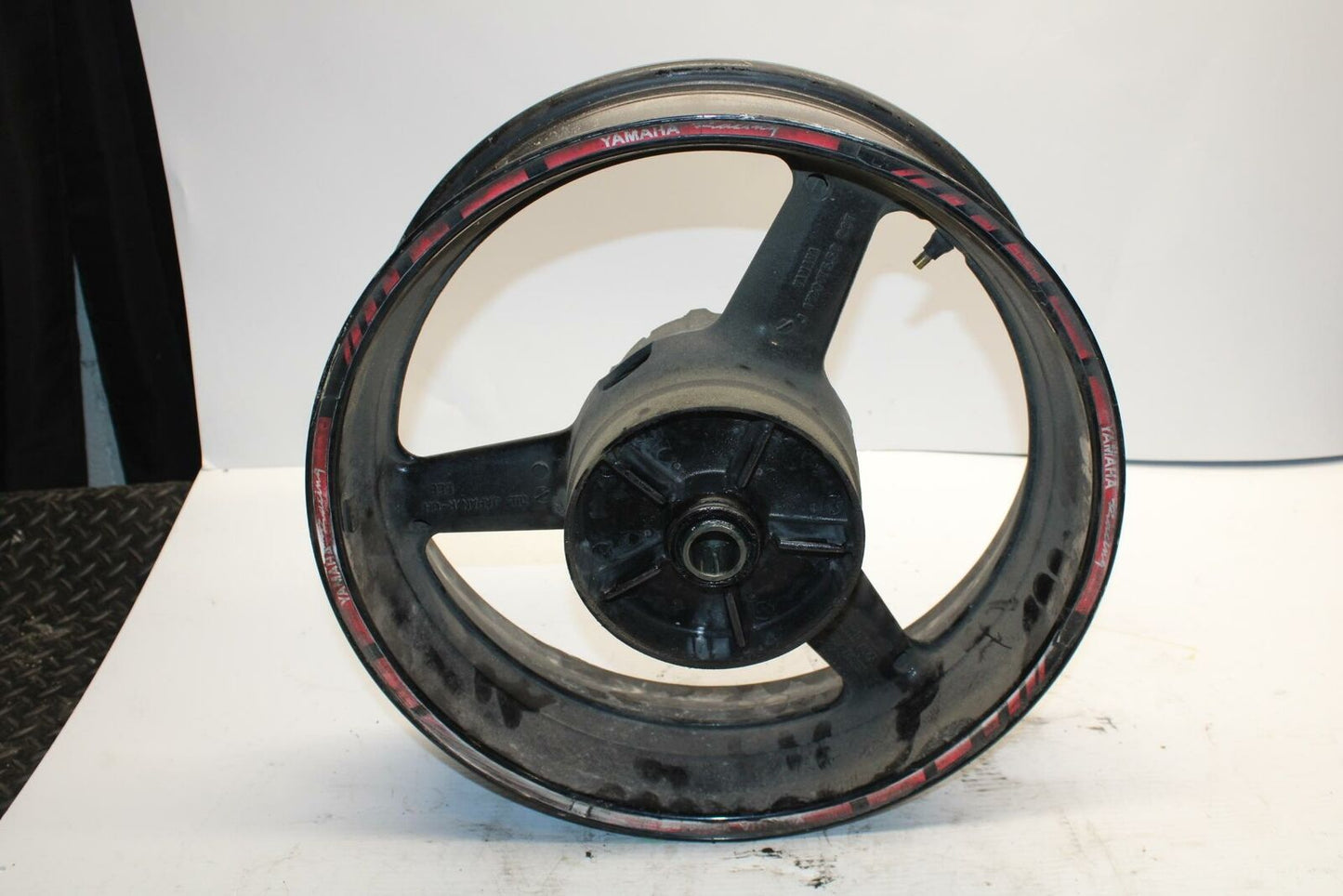 99 YAMAHA YZF R6 REAR WHEEL BACK RIM BB246
