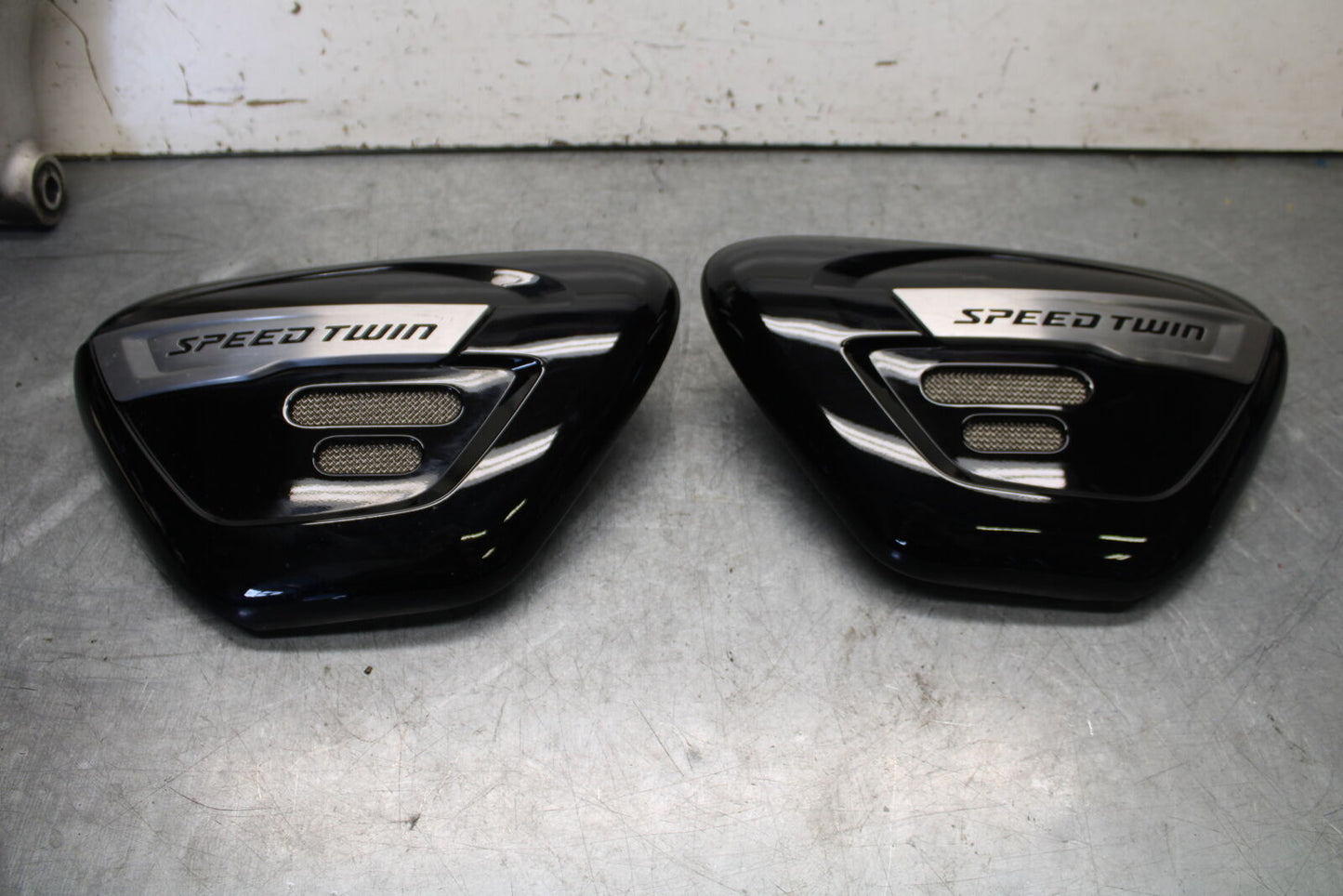 19-21 TRIUMPH SPEED TWIN 1200 RIGHT LEFT FRAME MID SIDE COVERS PANELS TRIM BB653