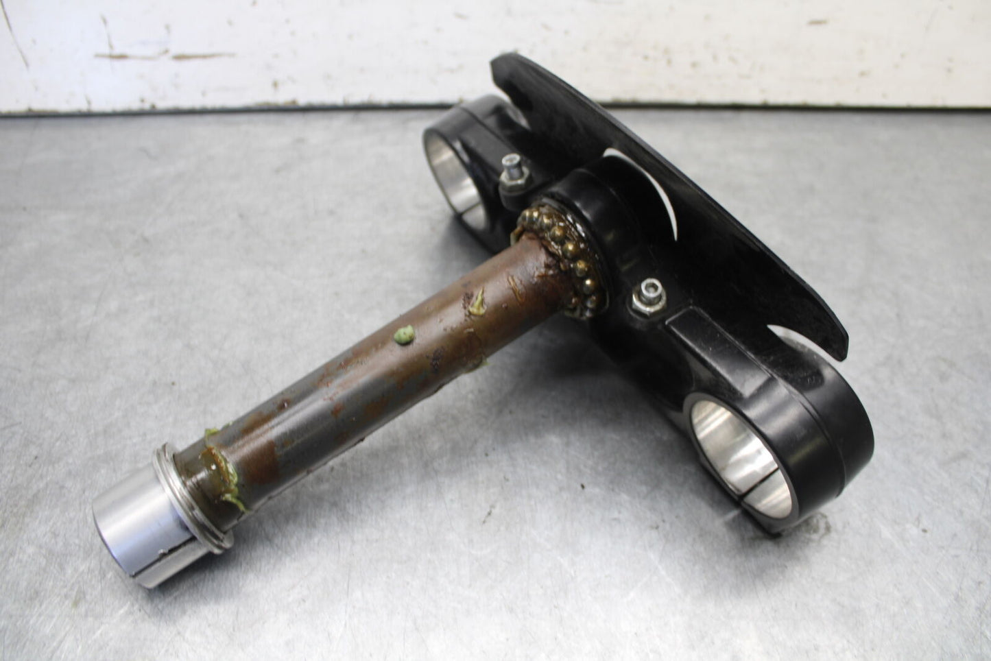 06-07 DUCATI MONSTER 695 FRONT FORKS CLAMP LOWER TRIPLE TREE STEM BB674
