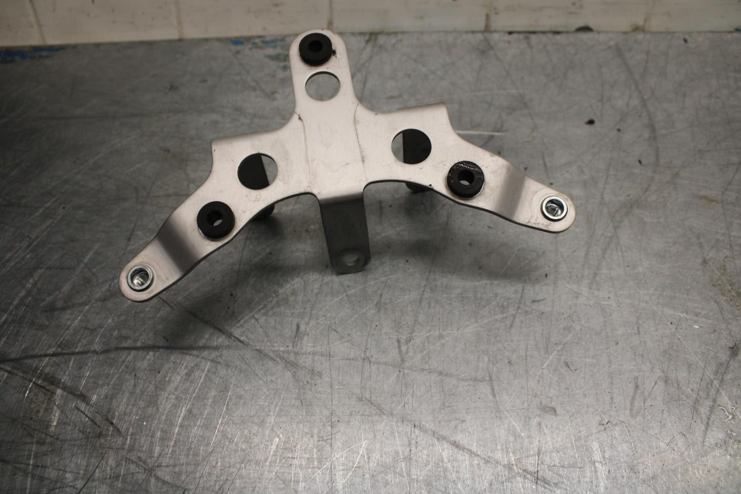 07-08 KAWASAKI CONCOURS 1400 ABS GAUGES STAY BRACKET BB449