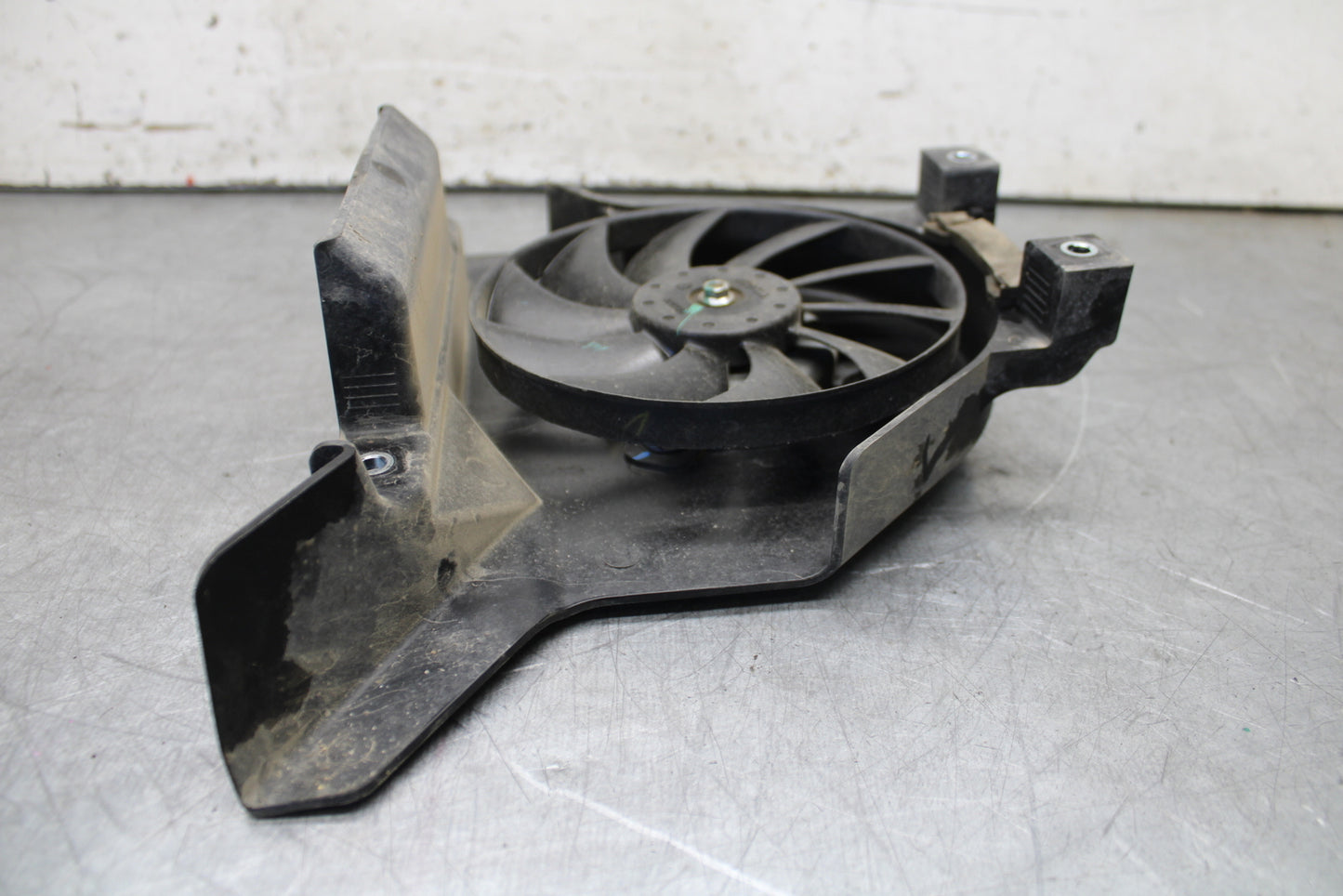 19-22 KAWASAKI Z400 ENGINE RADIATOR COOLING FAN BB708