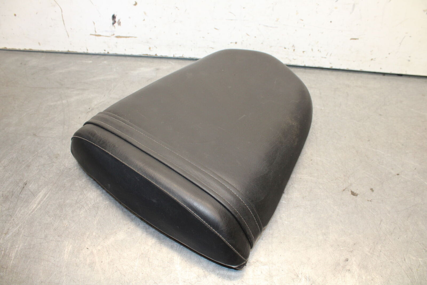 04-05 SUZUKI GSXR600 REAR BACK PASSENGER TANDEM SEAT PAD SADDLE PILLION BB658