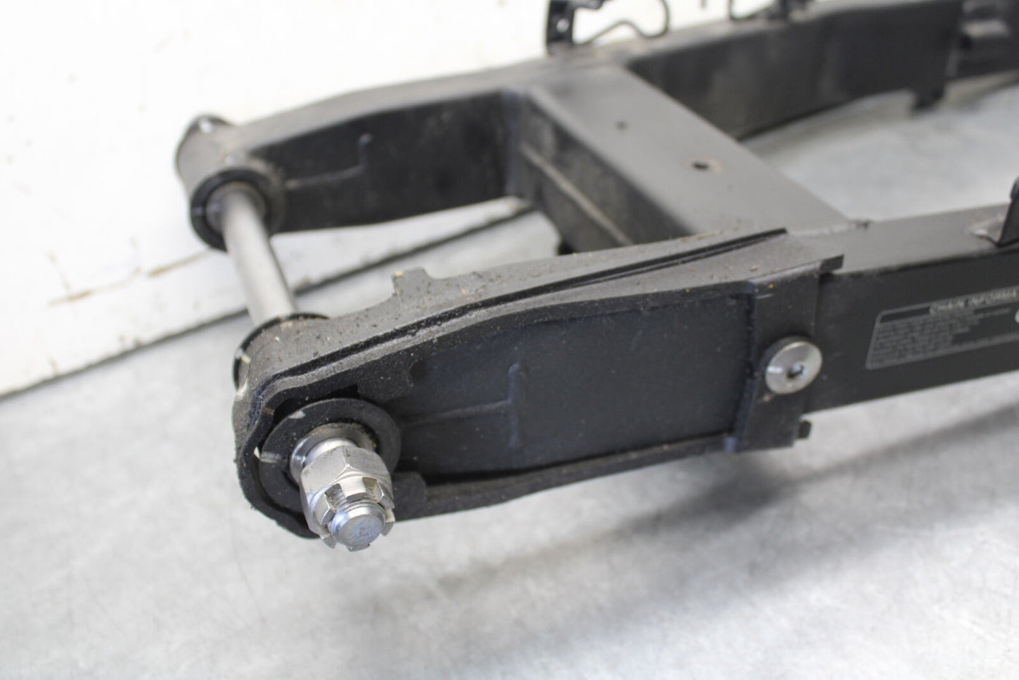 18-23 KAWASAKI NINJA 400 REAR SWINGARM BACK SUSPENSION SWING ARM BB679