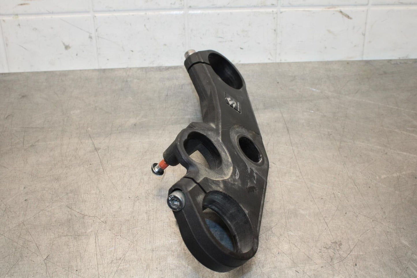 2015 Suzuki GSXR750 FORKS UPPER TRIPLE TREE CLAMP 51311-01H00 BB595