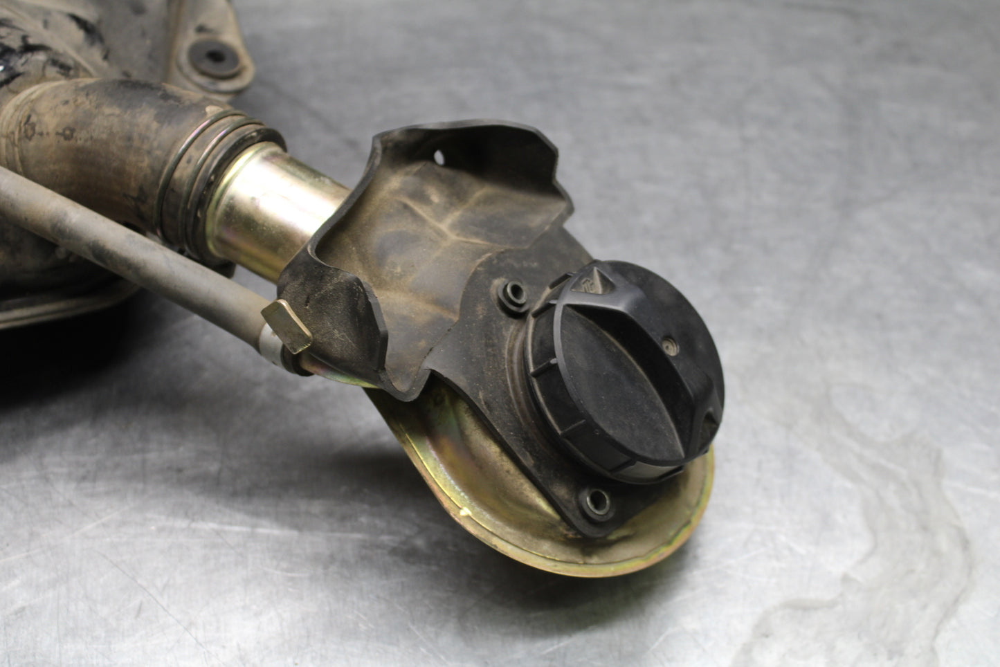 00 SUZUKI INTRUDER 1500 VL1500 GAS TANK FUEL PETROL RESERVOIR BB761