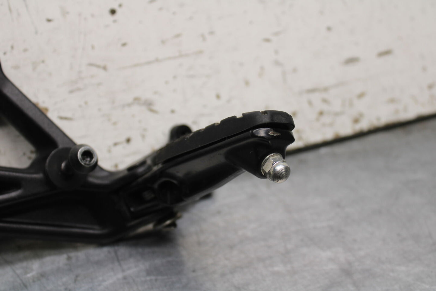 17-24 KTM 390 DUKE LEFT REARSET REAR SET DRIVER FOOT PEG REST STOP BB734