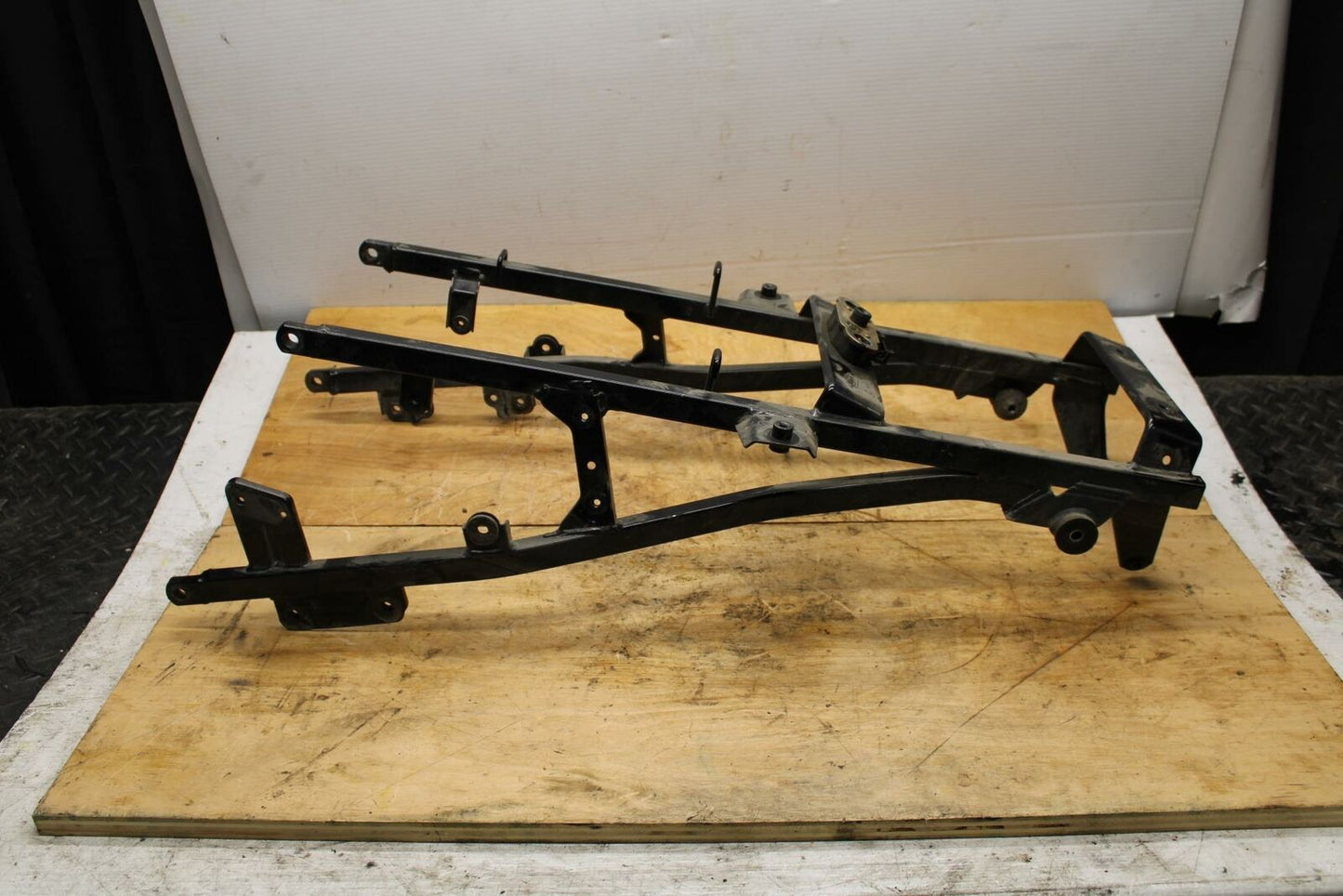 02-03 SUZUKI VSTROM 1000 REAR BACK TAIL SUBFRAME SUB FRAME BB331