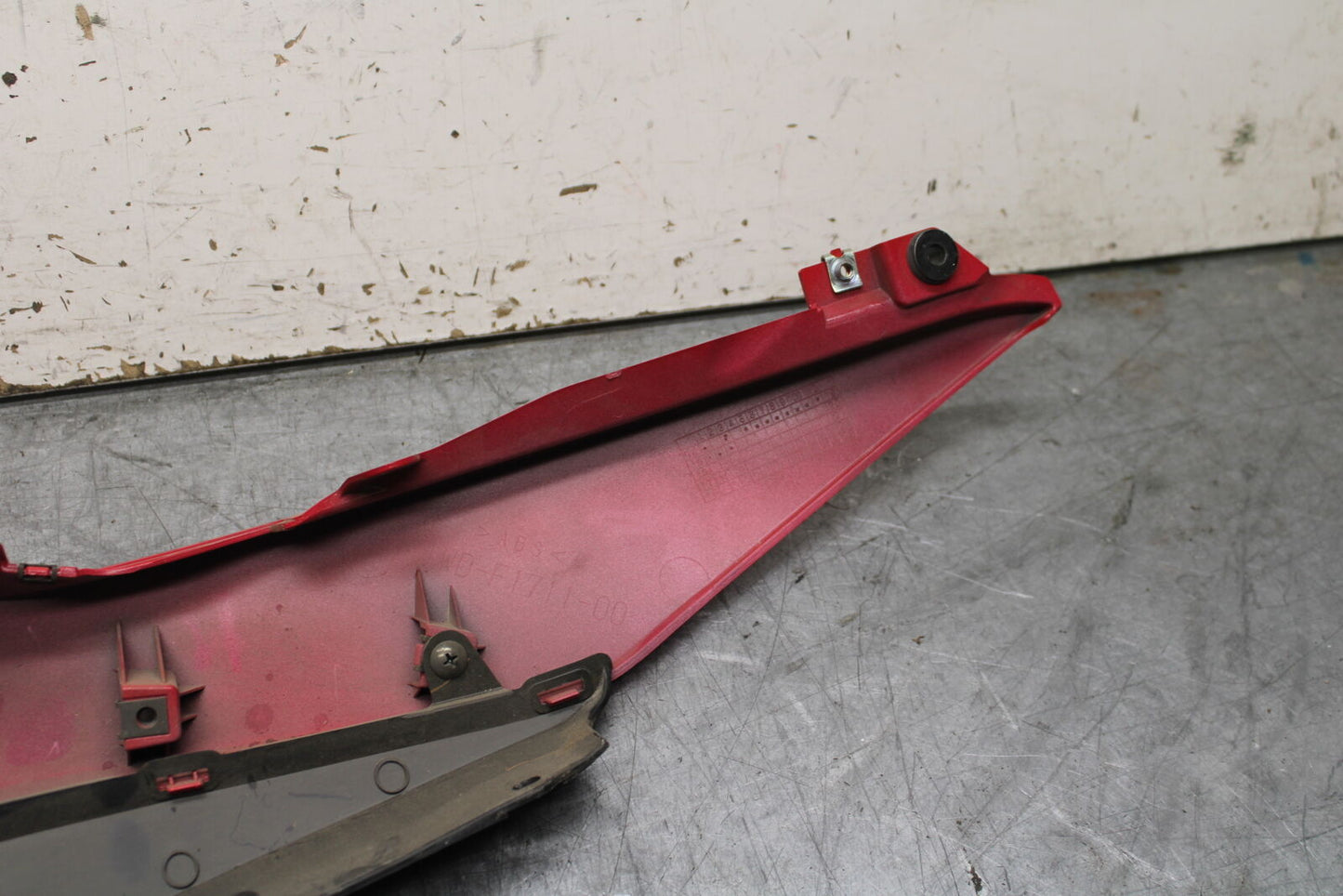 19-24 YAMAHA R3 LEFT REAR BACK TAIL FAIRING COWL SHROUD BB378