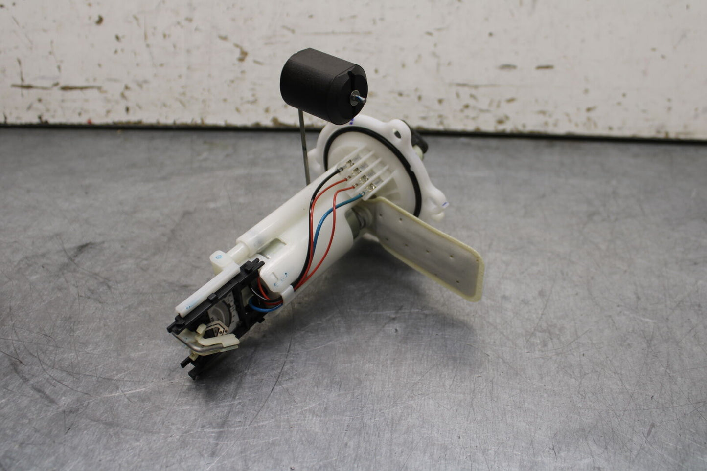 17-24 KTM 390 DUKE FUEL PUMP GAS PETROL SENDER UNIT BB734