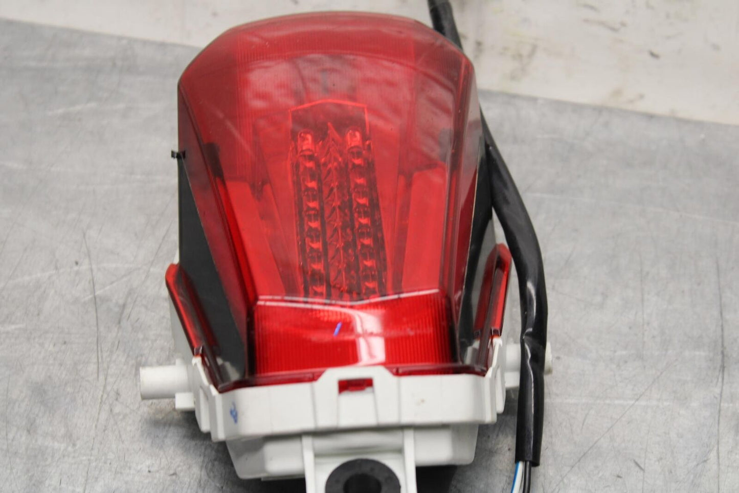 20 SUZUKI GSXR 1000 REAR TAIL TAILLIGHT BACK BRAKE LIGHT BB597