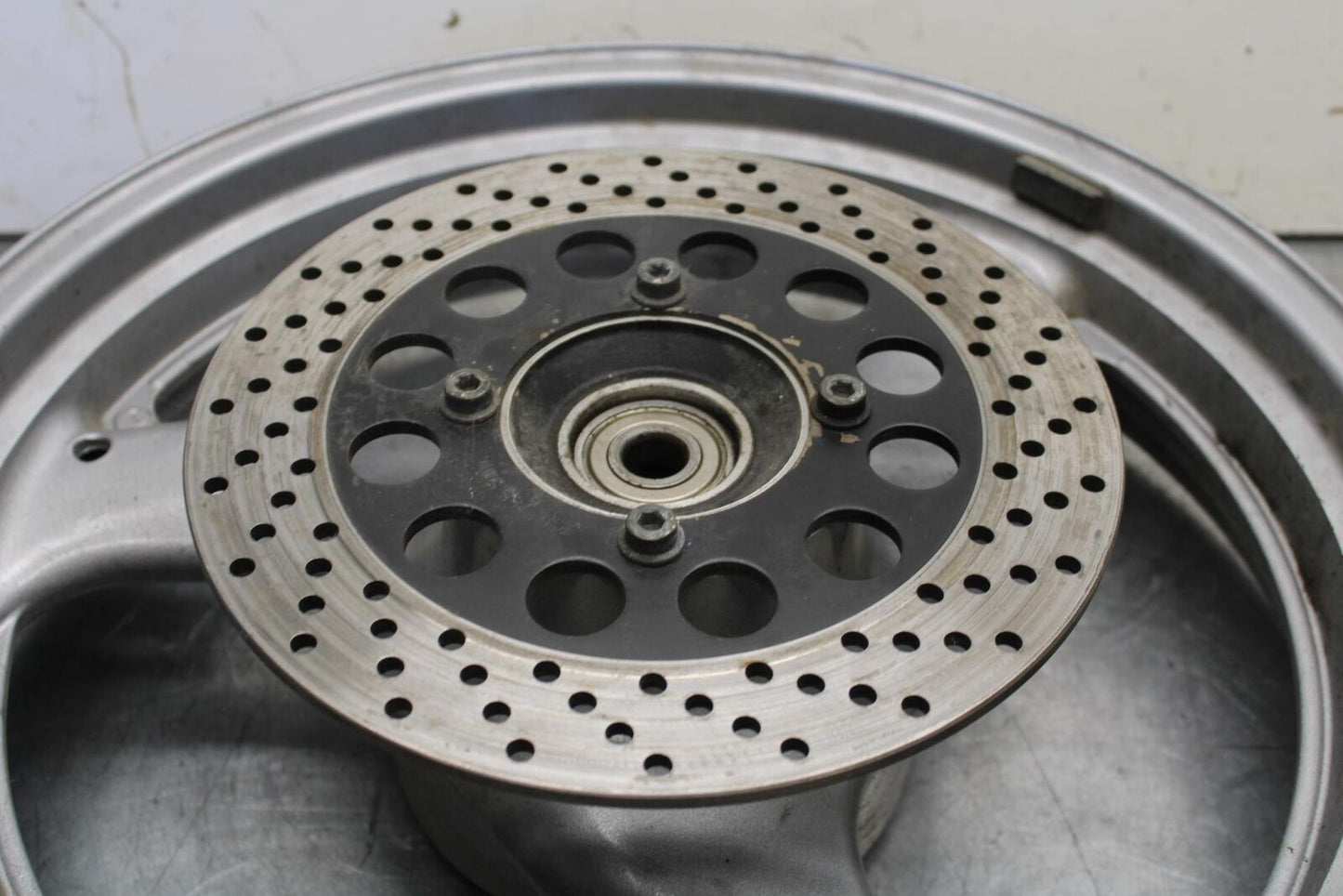 04-09 SUZUKI GS500F REAR WHEEL AND ROTOR BACK BRAKE DISC 69211-01DA0 BB97