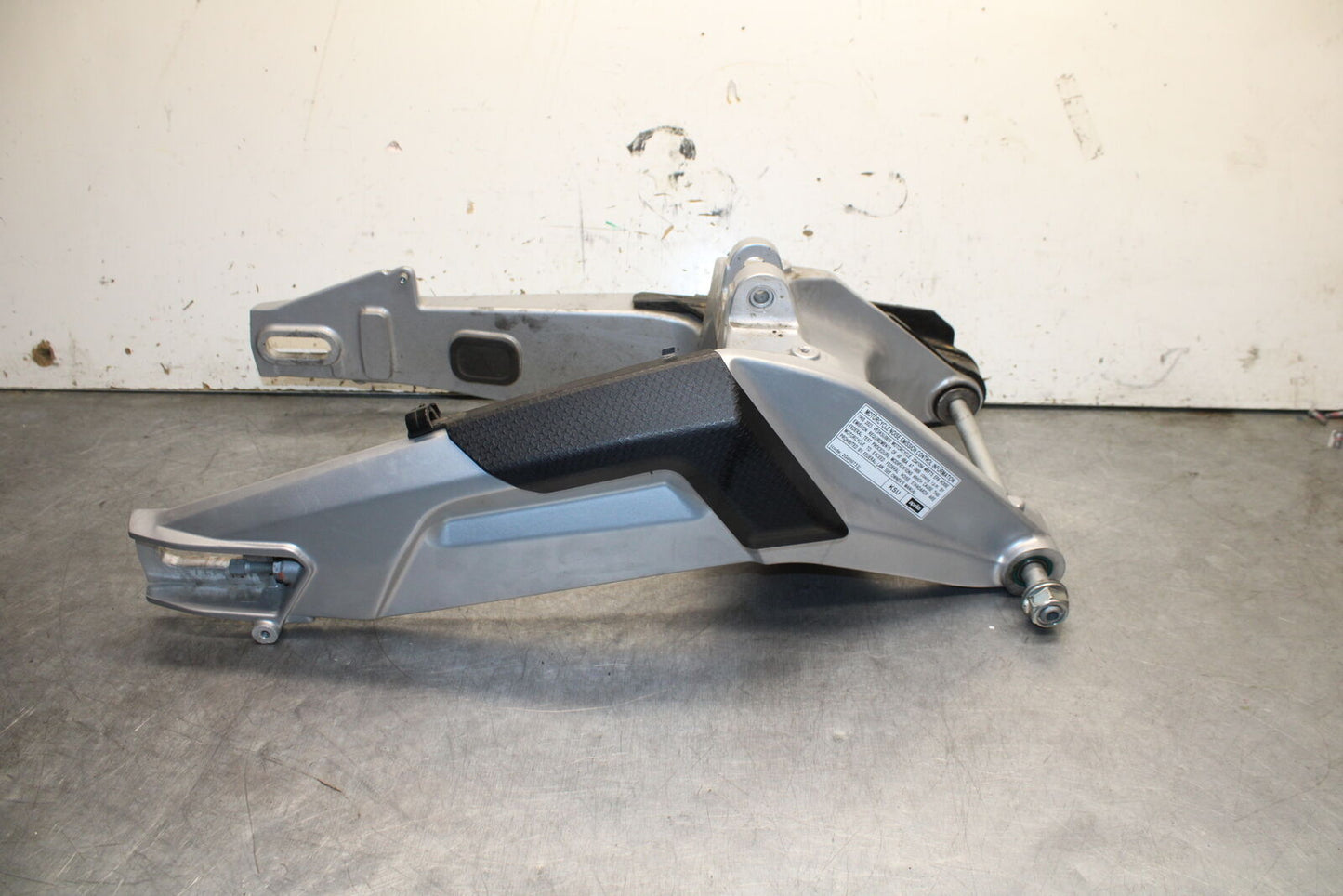 21-24 APRILIA TUONO 660 FACTORY REAR SWINGARM BACK SUSPENSION SWING ARM BB733