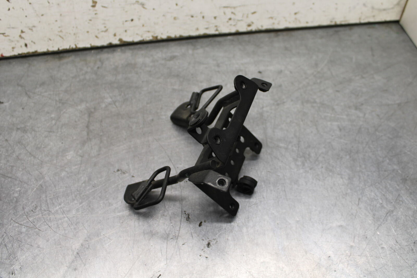 19-22 KAWASAKI Z400 UPPER FAIRING MIRROR GAUGES STAY BRACKET BB738