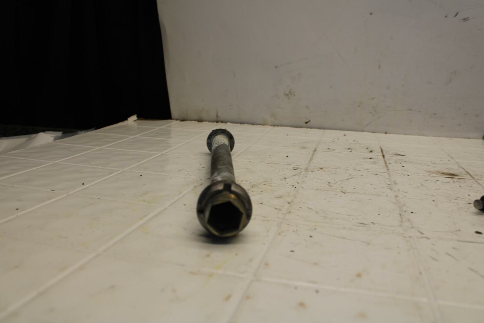 03-05 SUZUKI SV1000 REAR BACK SWINGARM BOLT SUSPENSION PIVOT AXLE BB405