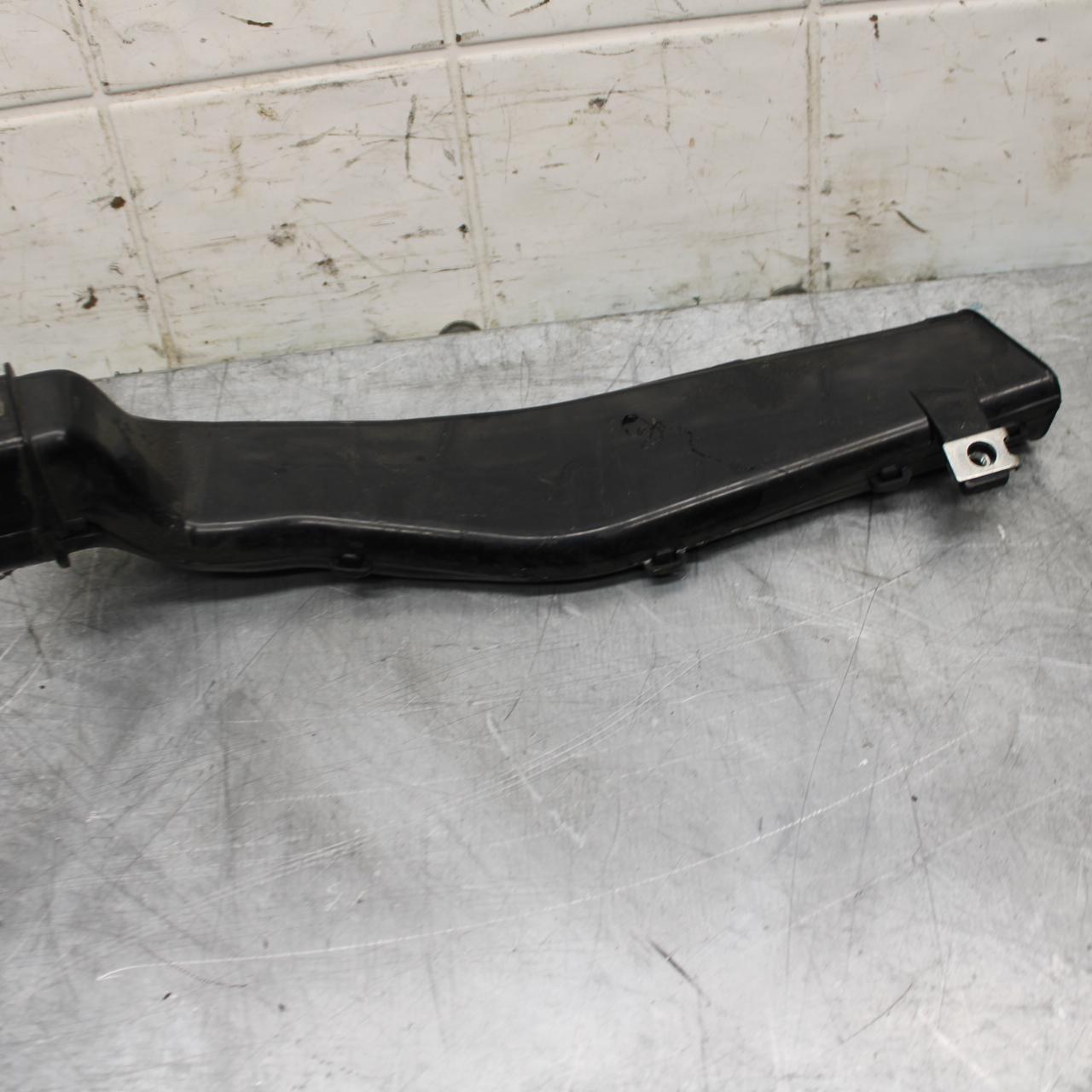 21 HUSQVARNA VITPILEN 401 RAM AIR INTAKE TUBE DUCT BB467