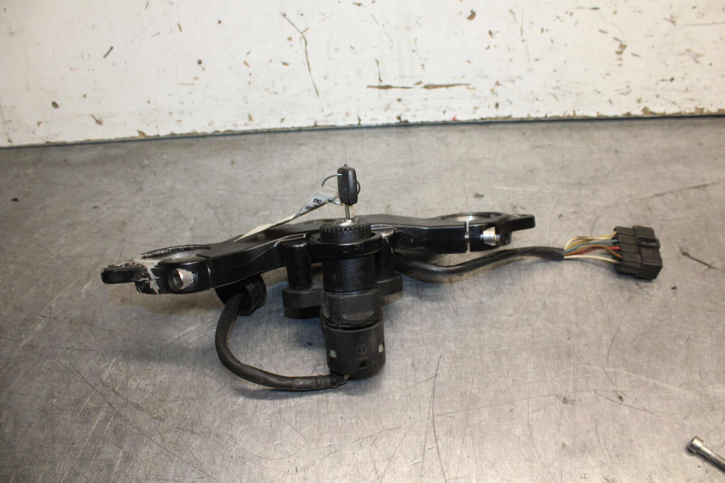 03-04 TRIUMPH DAYTONA 600 IGNITION LOCK KEY SET W/ GAS CAP AND SEAT LOCK BB745