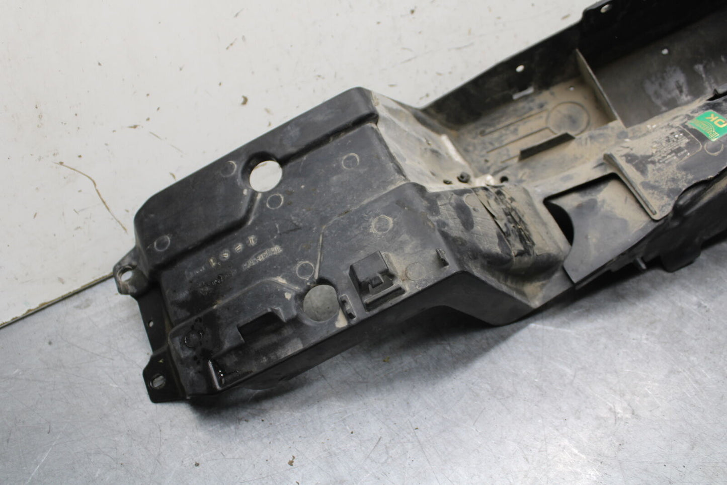 09-11 TRIUMPH DAYTONA 675 REAR BACK TAIL UNDERTAIL BATTERY TRAY PLASTIC BB652