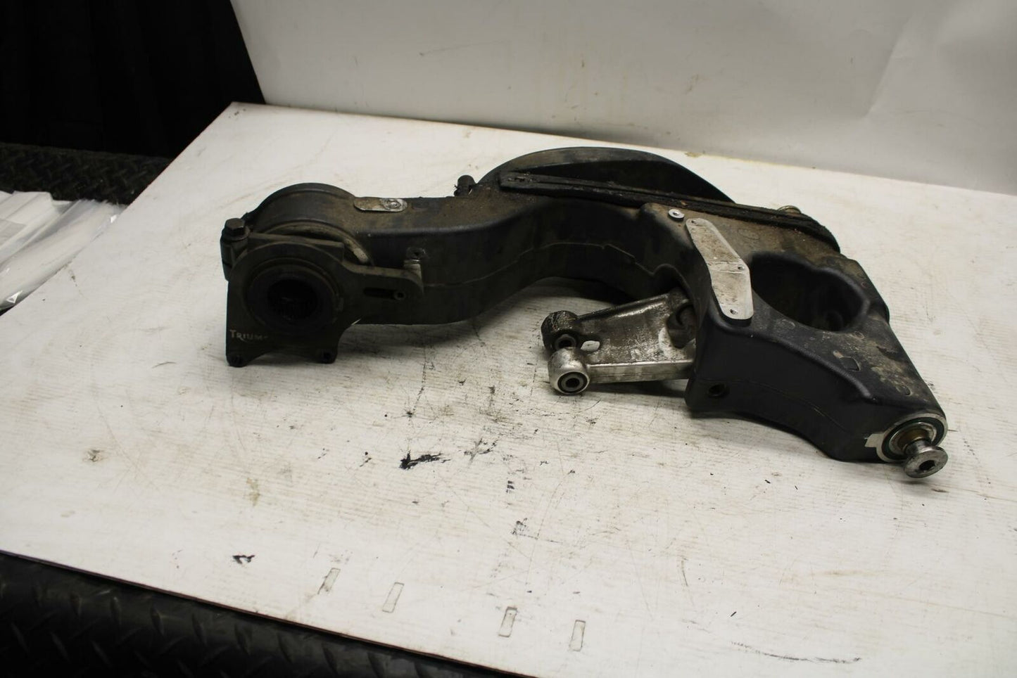 08-11 TRIUMPH SPEED TRIPLE REAR SWINGARM BACK SUSPENSION SWING ARM BB366