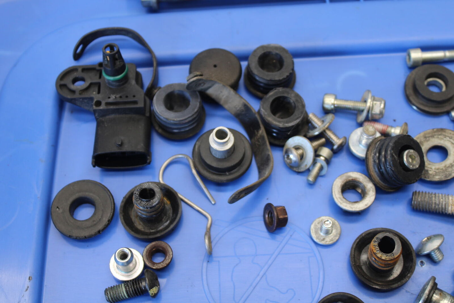06-07 DUCATI MONSTER 695 MOUNTING BOLTS HARDWARE MOTOR SCREWS BB674