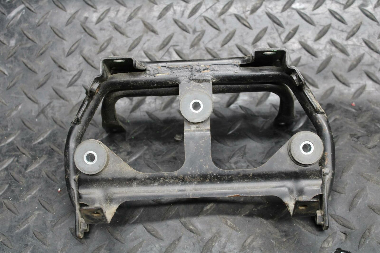 93 KAWASAKI NINJA ZX750L REAR BACK TAIL LIGHT MOUNT BRACKET FIN COWL BB195