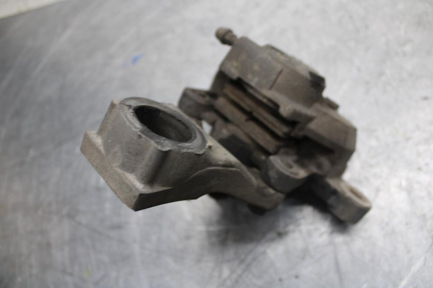 1998 Suzuki TL1000S REAR BACK BRAKE CALIPER W MOUNT BRACKET BB508