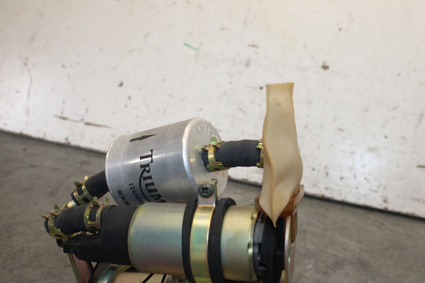 01-06 TRIUMPH TIGER 955I FUEL PUMP GAS PETROL SENDER UNIT BB693