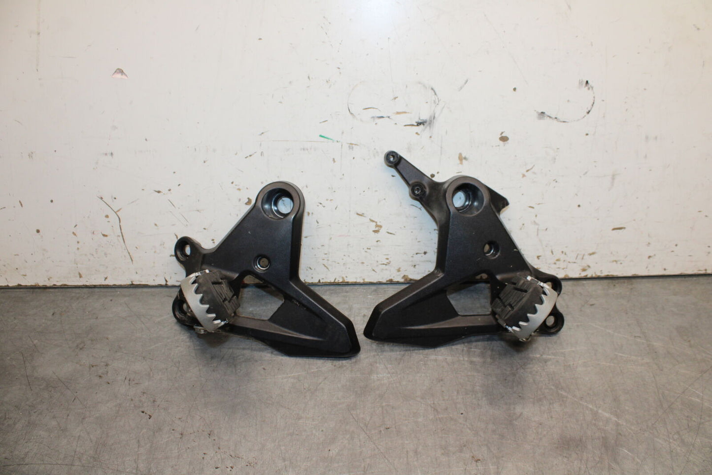 21-24 KTM 890 ADVENTURE R FRONT FOOT RESTS PEGS STEPS SET PAIR BB723