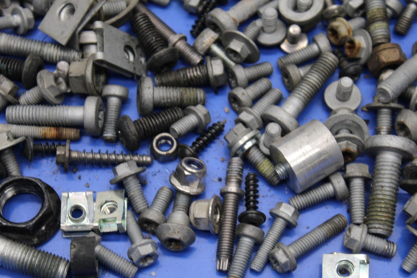 16-18 KTM 690 DUKE MISCELLANEOUS MOUNTING BOLTS HARDWARE MOTOR SCREWS BB631