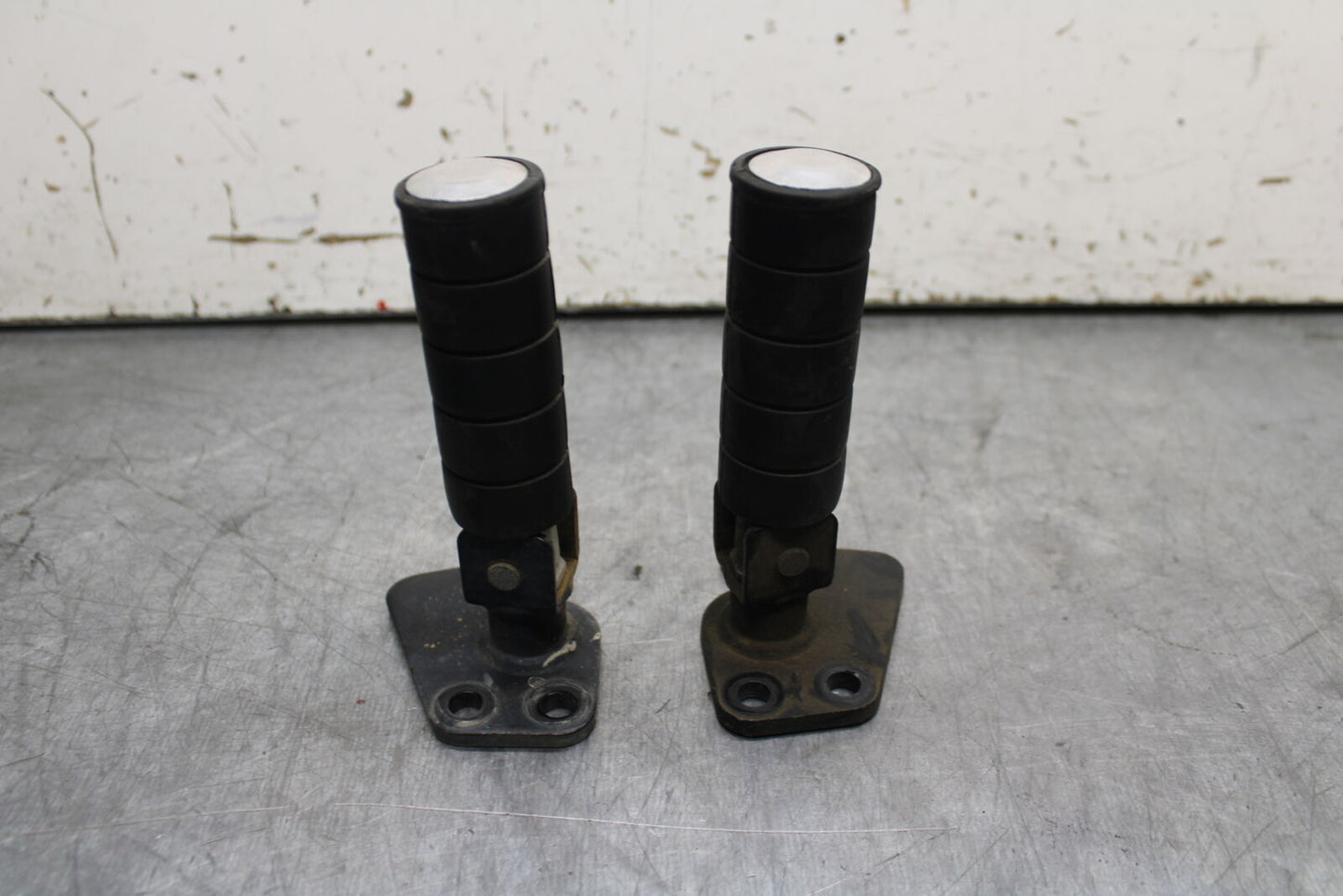 99-00 YAMAHA V STAR 1100 REAR PASSENGER FOOT STEP PEG BB711