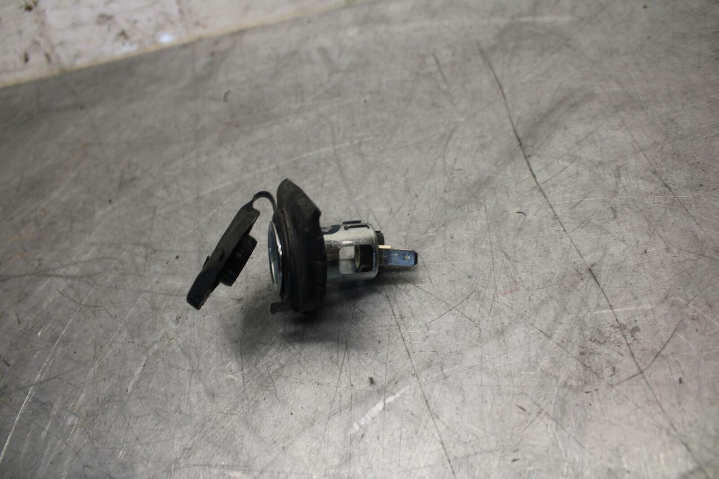 22 KTM 890 ADVENTURE AUX POWER PLUG BB514