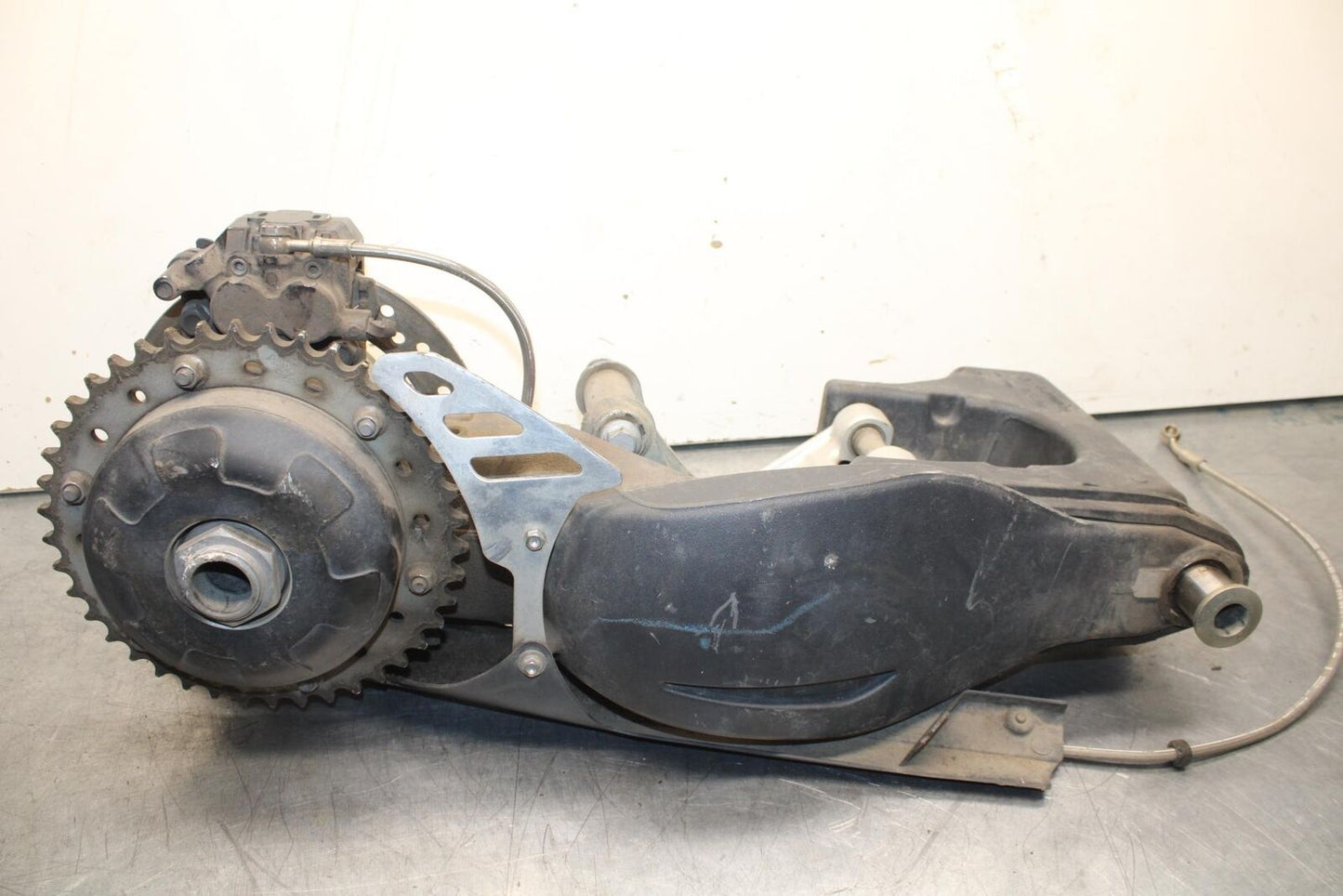 08-11 TRIUMPH SPEED TRIPLE REAR SWINGARM BACK SUSPENSION SWING ARM BB102