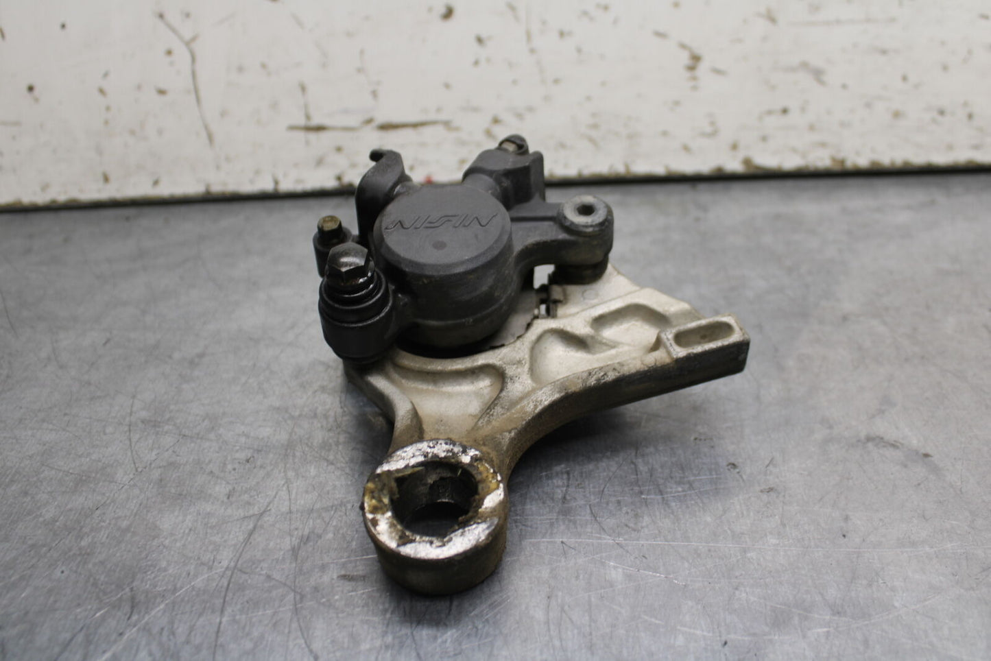 05-06 HONDA CBR600RR REAR BACK BRAKE CALIPER W MOUNT BRACKET BB739
