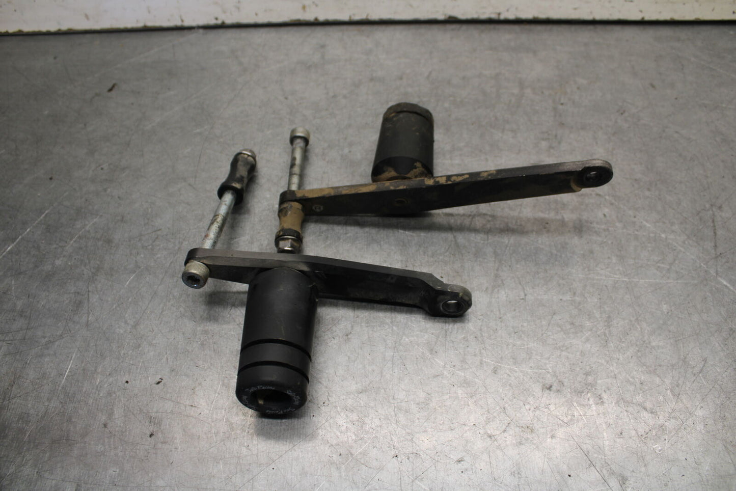 09-11 TRIUMPH DAYTONA 675 AFTERMARKET FRAME SLIDERS SET BB652