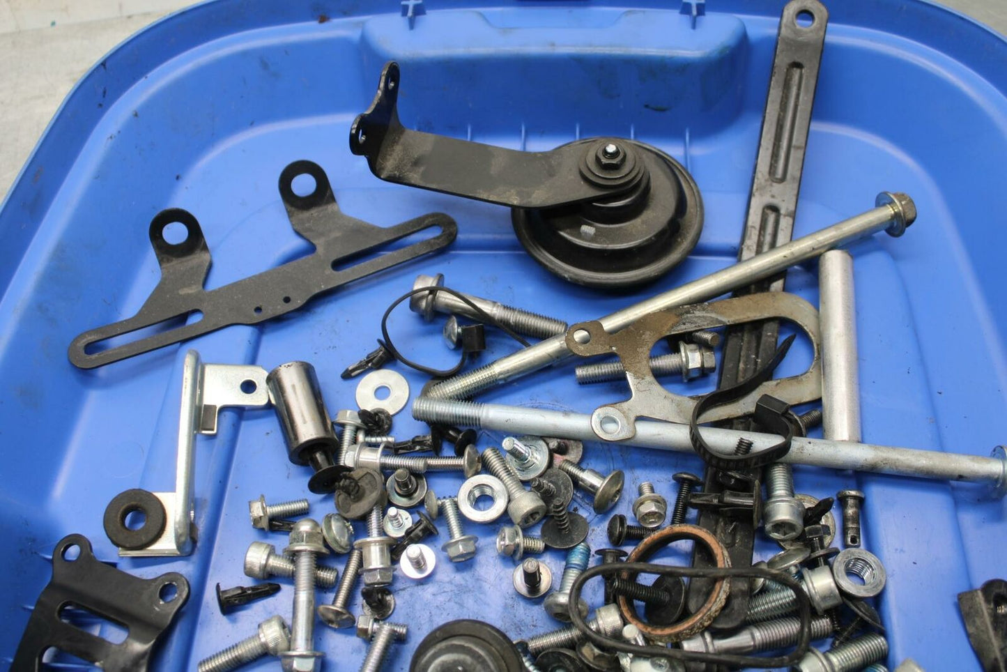 15-21 SUZUKI GSXR600 ASSORTED MOUNTING BOLTS HARDWARE MOTOR SCREWS BB418